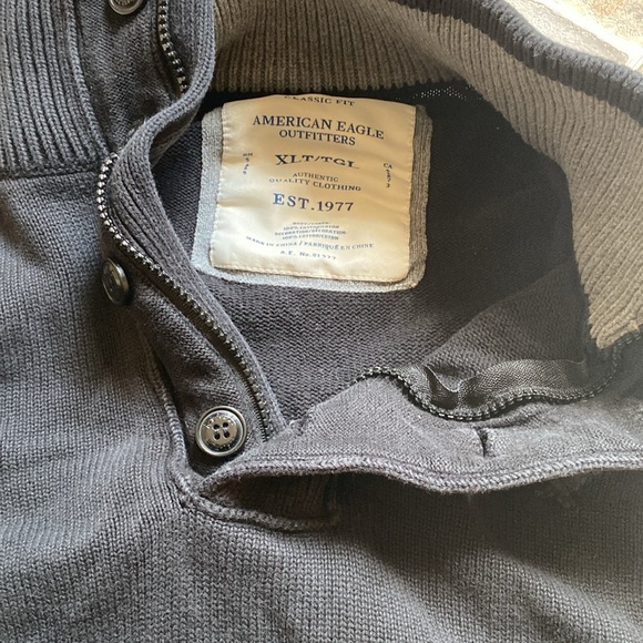 Heavy black American Eagle Outfitters sweater - Picture 4 of 6